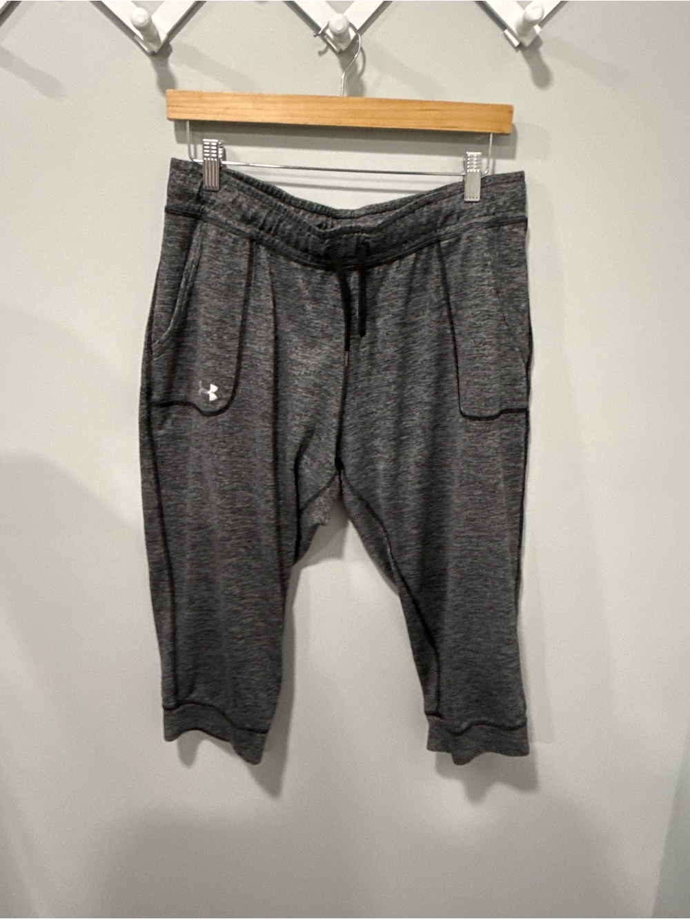 Womens under armour capri sweatpants size large